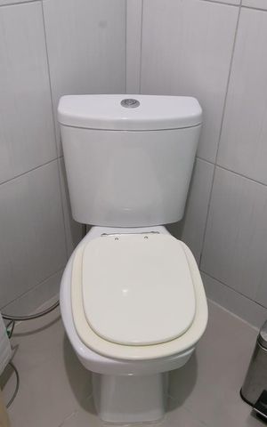 Casa à venda com 550m², 2 quartos e 50 vagasDetalhe banheiro