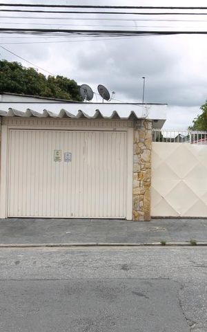 Casa à venda com 550m², 2 quartos e 50 vagasFachada 