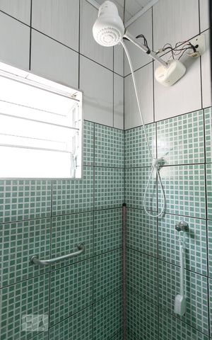 Casa à venda com 550m², 2 quartos e 50 vagasDetalhe banheiro