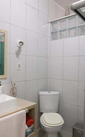 Casa à venda com 550m², 2 quartos e 50 vagasBanheiro 