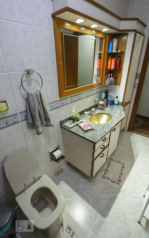 Casa à venda com 170m², 4 quartos e 2 vagas Casa à venda com 170m², 4 quartos e 2 vagasBanheiro Social