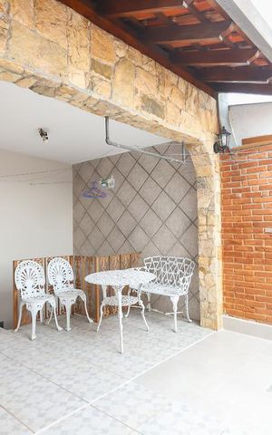 Casa à venda com 170m², 4 quartos e 2 vagas Casa à venda com 170m², 4 quartos e 2 vagasSuíte Vista