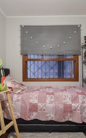 Casa à venda com 170m², 4 quartos e 2 vagas Casa à venda com 170m², 4 quartos e 2 vagasQuarto 1