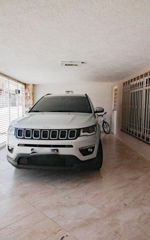 Casa à venda com 270m², 3 quartos e 2 vagas Casa à venda com 270m², 3 quartos e 2 vagasGaragem