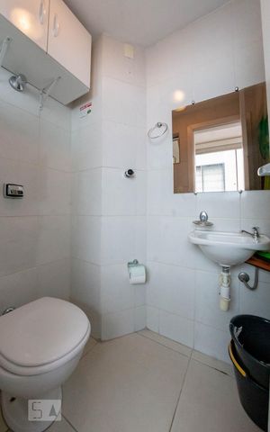 Apartamento à venda com 173m², 4 quartos e 2 vagasBanheiro de Serviço