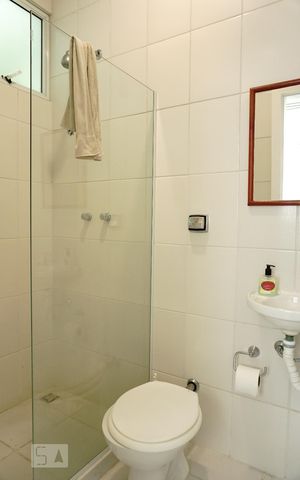 Casa à venda com 424m², 5 quartos e 4 vagasBanheiro de Serviço