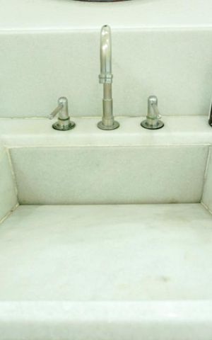 Casa à venda com 424m², 5 quartos e 4 vagasDetalhe do Banheiro da Suíte 1