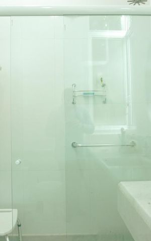 Casa à venda com 424m², 5 quartos e 4 vagasBanheiro da Suíte 1
