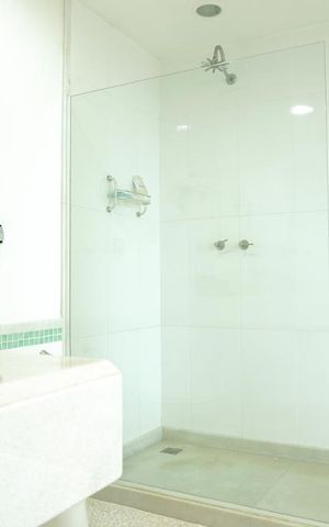Casa à venda com 424m², 5 quartos e 4 vagasBanheiro da Suíte 5