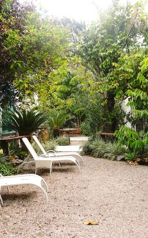 Casa à venda com 424m², 5 quartos e 4 vagasÁrea Externa - Jardim