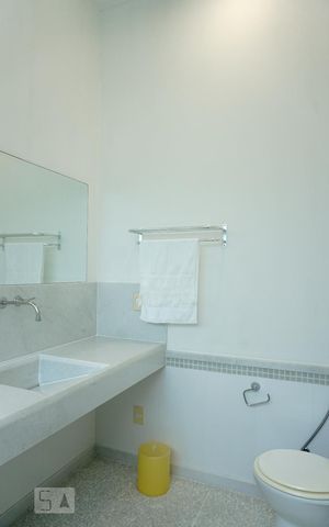 Casa à venda com 424m², 5 quartos e 4 vagasBanheiro da Suíte 2