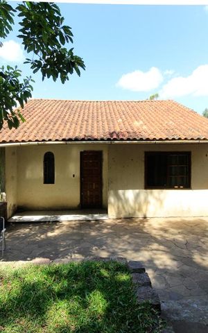 Casa à venda com 2270m², 3 quartos e 4 vagas Casa à venda com 2270m², 3 quartos e 4 vagasFachada