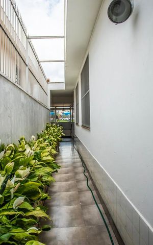 Casa à venda com 350m², 3 quartos e 8 vagas Casa à venda com 350m², 3 quartos e 8 vagasCorredor Externo