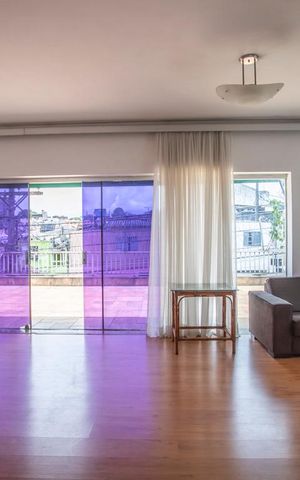 Casa à venda com 350m², 3 quartos e 8 vagas Casa à venda com 350m², 3 quartos e 8 vagasSala de Estar