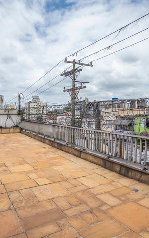 Casa à venda com 350m², 3 quartos e 8 vagas Casa à venda com 350m², 3 quartos e 8 vagasVaranda