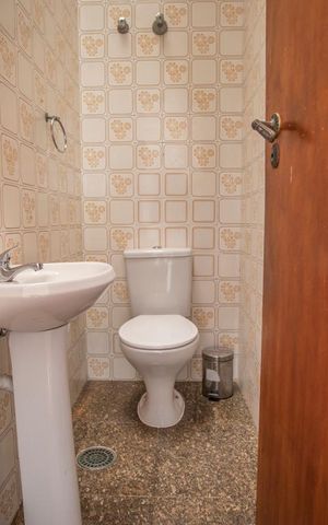 Casa à venda com 350m², 3 quartos e 8 vagas Casa à venda com 350m², 3 quartos e 8 vagasLavabo