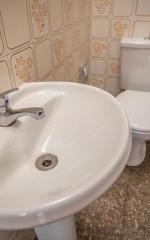 Casa à venda com 350m², 3 quartos e 8 vagas Casa à venda com 350m², 3 quartos e 8 vagasLavabo - Torneira