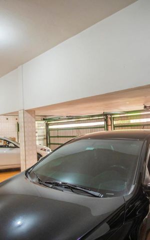 Casa à venda com 350m², 3 quartos e 8 vagas Casa à venda com 350m², 3 quartos e 8 vagasGaragem