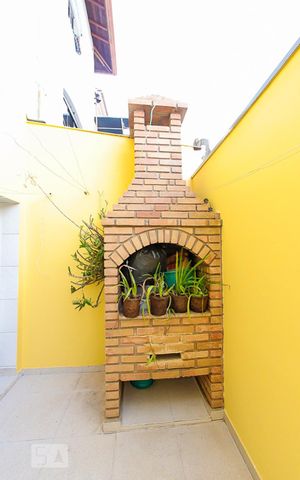 Casa à venda com 250m², 3 quartos e 2 vagas Casa à venda com 250m², 3 quartos e 2 vagasQuintal - Churrasqueira