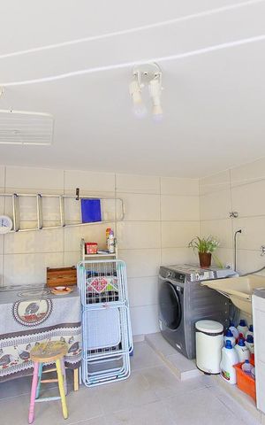 Casa à venda com 250m², 3 quartos e 2 vagas Casa à venda com 250m², 3 quartos e 2 vagasArea de Serviço