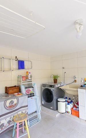 Casa à venda com 250m², 3 quartos e 2 vagas Casa à venda com 250m², 3 quartos e 2 vagasArea de Serviço
