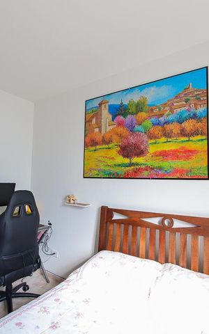 Casa à venda com 250m², 3 quartos e 2 vagas Casa à venda com 250m², 3 quartos e 2 vagasSuite 1