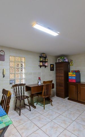 Casa à venda com 250m², 3 quartos e 2 vagas Casa à venda com 250m², 3 quartos e 2 vagasSuite 3