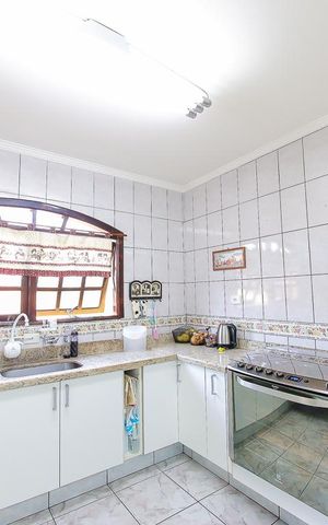 Casa à venda com 250m², 3 quartos e 2 vagas Casa à venda com 250m², 3 quartos e 2 vagasCozinha