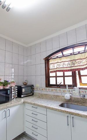 Casa à venda com 250m², 3 quartos e 2 vagas Casa à venda com 250m², 3 quartos e 2 vagasCozinha