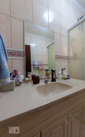 Casa à venda com 250m², 3 quartos e 2 vagas Casa à venda com 250m², 3 quartos e 2 vagasBanheiro da Suite 1