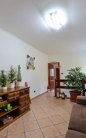 Casa à venda com 250m², 3 quartos e 2 vagas Casa à venda com 250m², 3 quartos e 2 vagasSala