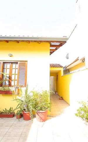 Casa à venda com 250m², 3 quartos e 2 vagas Casa à venda com 250m², 3 quartos e 2 vagasGaragem