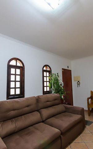 Casa à venda com 250m², 3 quartos e 2 vagas Casa à venda com 250m², 3 quartos e 2 vagasSala
