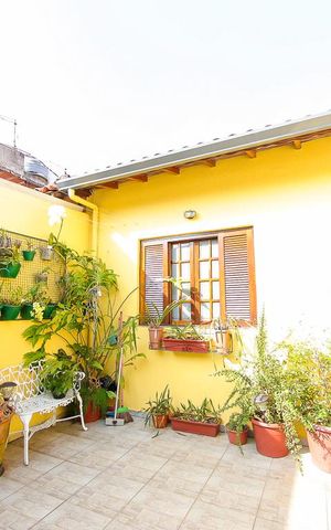 Casa à venda com 250m², 3 quartos e 2 vagas Casa à venda com 250m², 3 quartos e 2 vagasGaragem