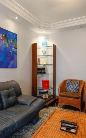 Apartamento à venda com 100m², 3 quartos e 2 vagasSala