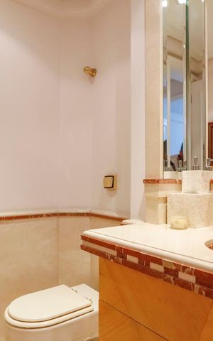 Apartamento à venda com 180m², 3 quartos e 3 vagasLavabo
