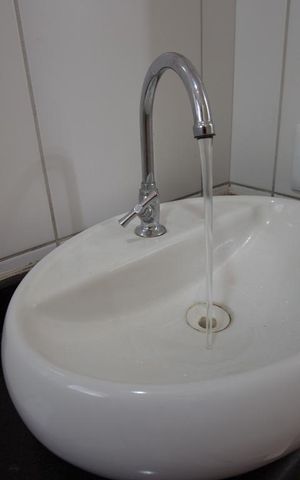 Apartamento para alugar com 49m², 2 quartos e 1 vagaBanheiro social - pia