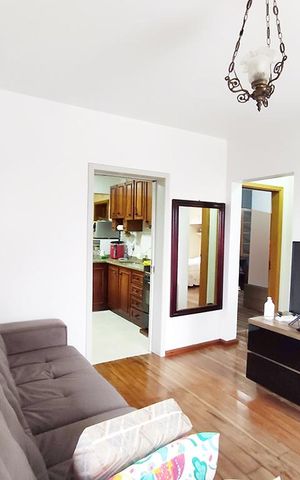 Casa à venda com 192m², 2 quartos e 2 vagas Casa à venda com 192m², 2 quartos e 2 vagasSala de TV
