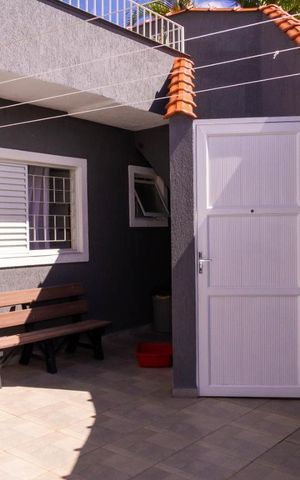 Casa à venda com 122m², 2 quartos e 3 vagas Casa à venda com 122m², 2 quartos e 3 vagasQuintal