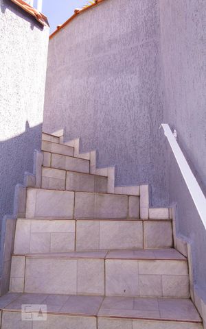 Casa à venda com 122m², 2 quartos e 3 vagas Casa à venda com 122m², 2 quartos e 3 vagasEscada