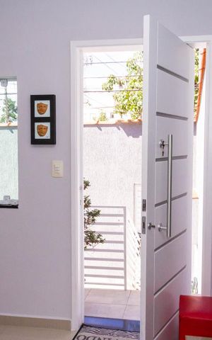 Casa à venda com 122m², 2 quartos e 3 vagas Casa à venda com 122m², 2 quartos e 3 vagasSala