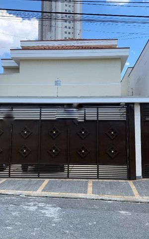 Casa de condomínio à venda com 35m², 1 quarto e sem vaga Casa de condomínio à venda com 35m², 1 quarto e sem vagaFachada