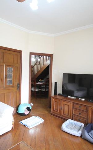 Casa à venda com 330m², 3 quartos e 8 vagasSala