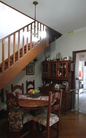Casa à venda com 330m², 3 quartos e 8 vagasSala