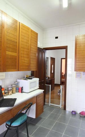 Casa à venda com 330m², 3 quartos e 8 vagasCozinha