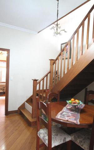 Casa à venda com 330m², 3 quartos e 8 vagasSala
