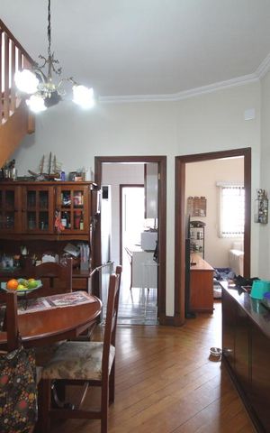 Casa à venda com 330m², 3 quartos e 8 vagasSala