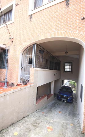 Casa à venda com 330m², 3 quartos e 8 vagasGaragem