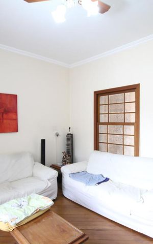 Casa à venda com 330m², 3 quartos e 8 vagasSala