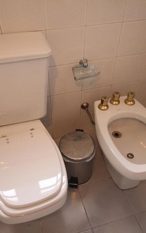 Casa à venda com 330m², 3 quartos e 8 vagasBanheiro